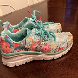 NEW Skechers Lite-Weight Sneakers 7.5 Women’s